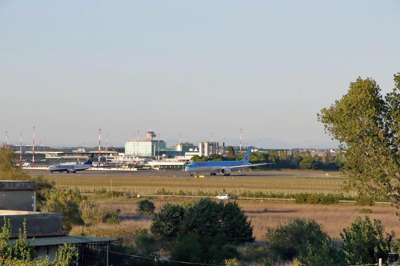 Bilocale Con Vista Sull'Aeroporto - Comodo Per Il Viaggio فيوميتشينو المظهر الخارجي الصورة